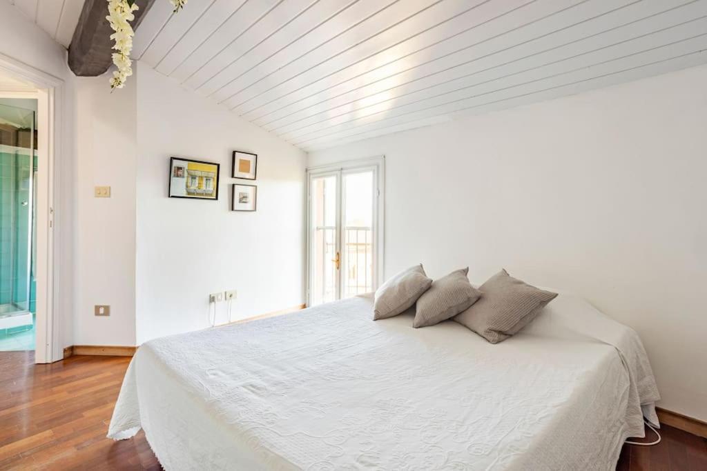 Lovely One-Bedroom Attic In An Ancient Village Болоня Екстериор снимка